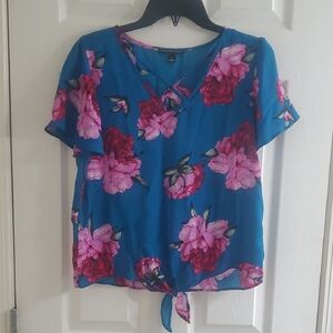 Signature Studio Vibrant Floral Tie-Front Blouse And Has A Criss Cross In Front